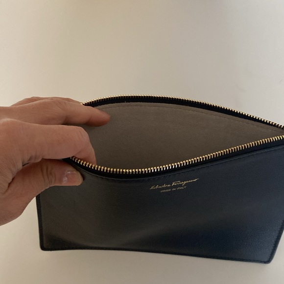 Authentic Salvatore Ferragamo Black leather Wristlet Pouch - Picture 4 of 6